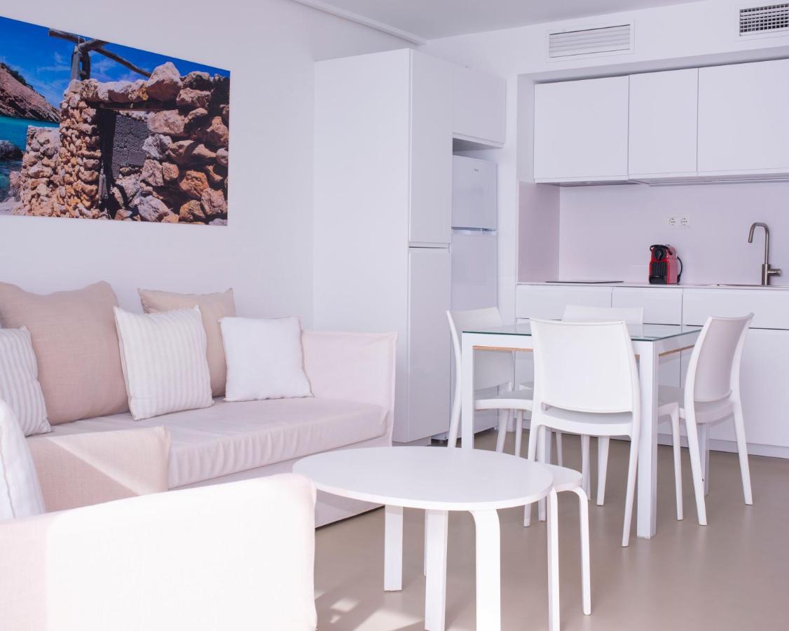 Apartamentos Llobet Ibiza Екстериор снимка