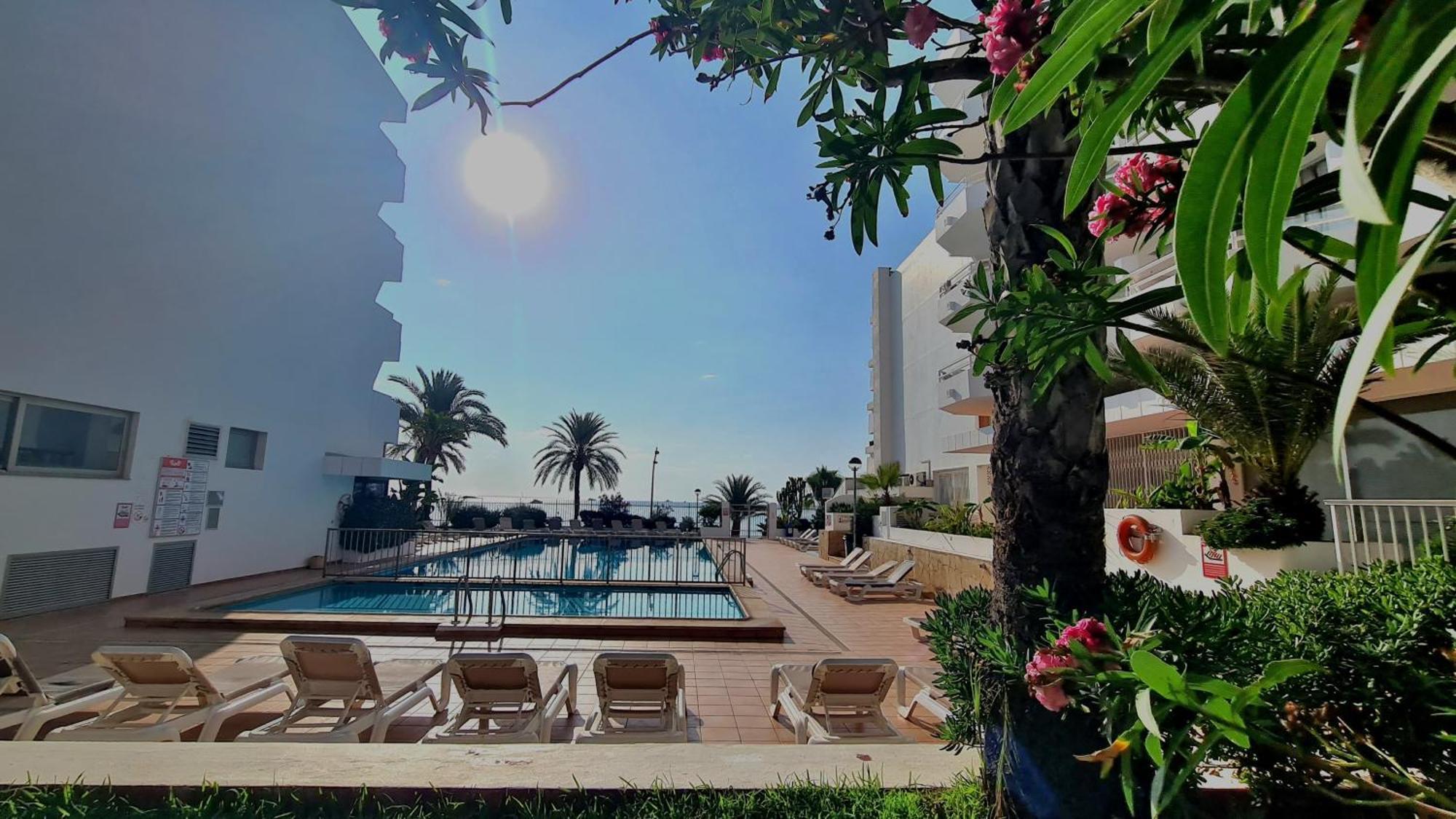 Apartamentos Llobet Ibiza Екстериор снимка