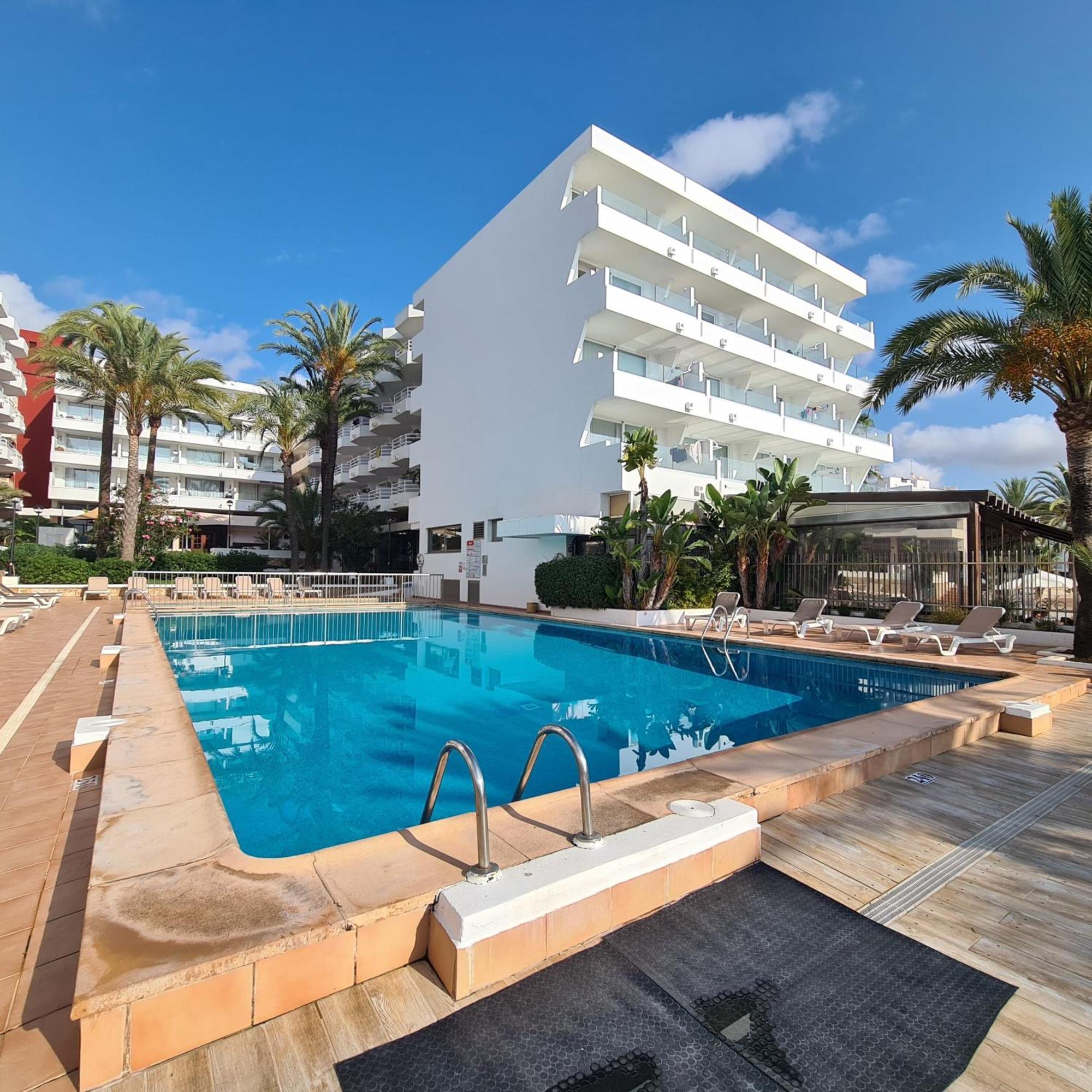 Apartamentos Llobet Ibiza Екстериор снимка
