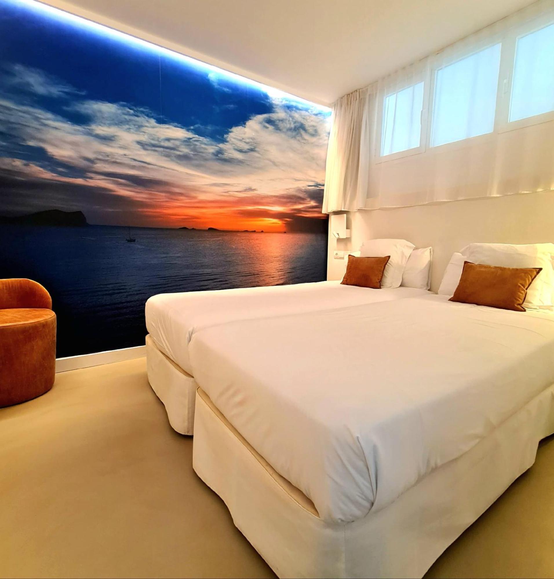 Apartamentos Llobet Ibiza Екстериор снимка